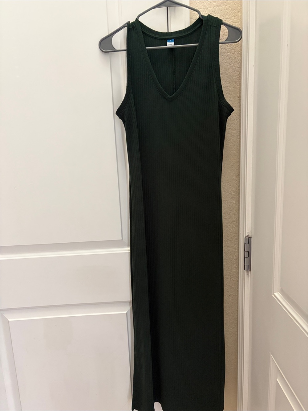 Sleeveless V-Neck Ribbed Maxi Dress - Dark Green